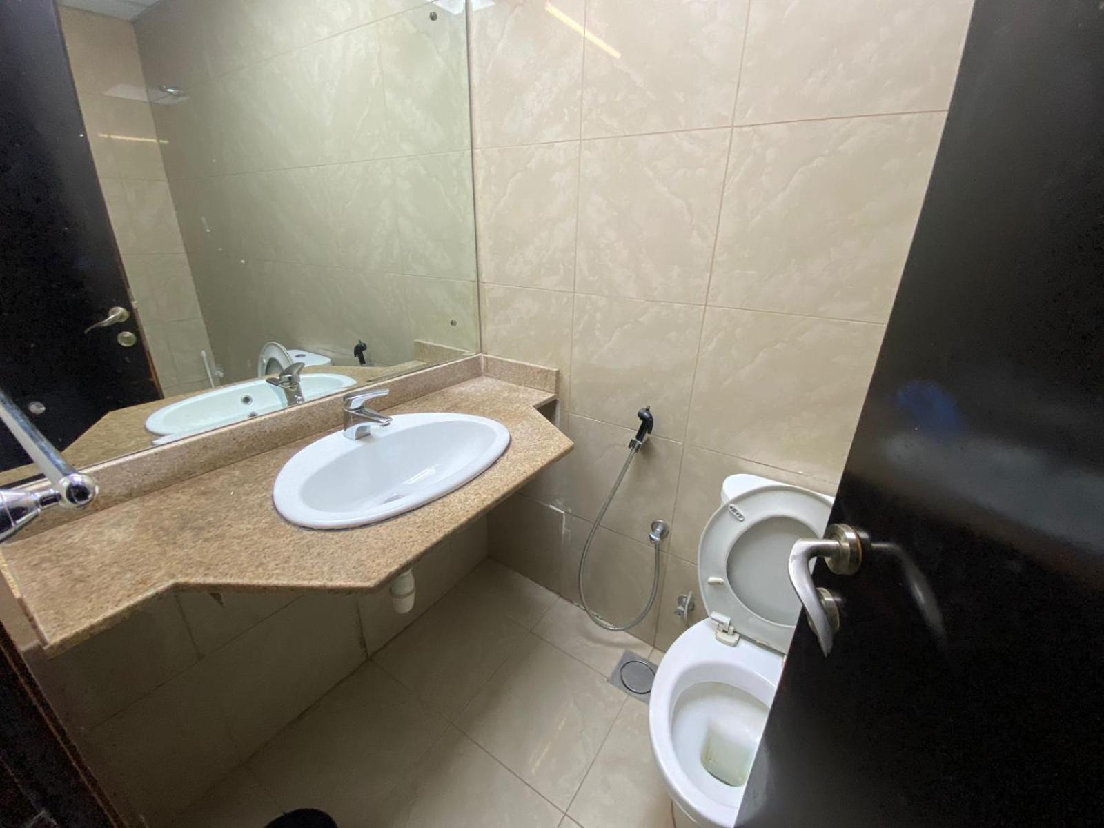 Budget Rooms With Private Bathroom For 'Girls' Only In Dubai, Marina Exterior foto